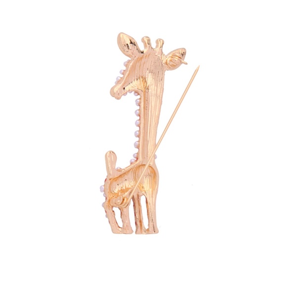 🛑Little Giraffe Brooch $29 - Picture 4 of 4